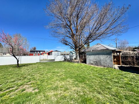 Tiny photo for 2533 Applegate Avenue, Klamath Falls, OR 97601 (MLS # 220217728)