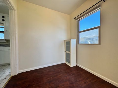 Tiny photo for 2533 Applegate Avenue, Klamath Falls, OR 97601 (MLS # 220217728)