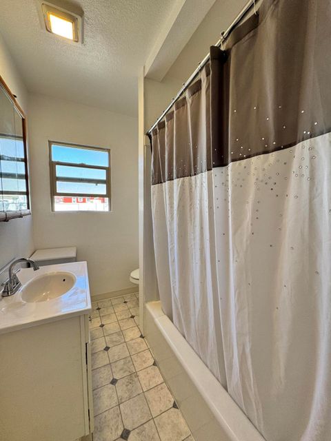 Tiny photo for 2533 Applegate Avenue, Klamath Falls, OR 97601 (MLS # 220217728)