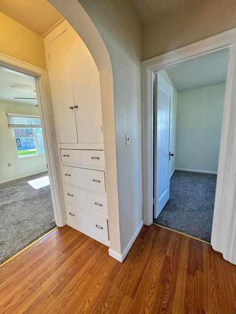 Tiny photo for 2533 Applegate Avenue, Klamath Falls, OR 97601 (MLS # 220217728)