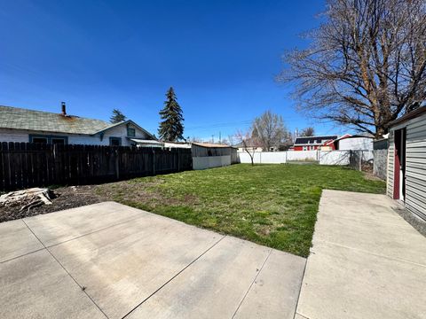 Tiny photo for 2533 Applegate Avenue, Klamath Falls, OR 97601 (MLS # 220217728)