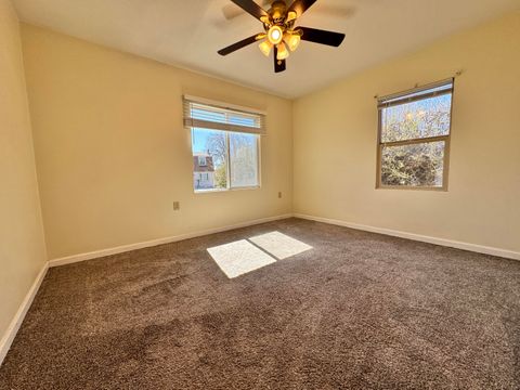 Tiny photo for 2533 Applegate Avenue, Klamath Falls, OR 97601 (MLS # 220217728)