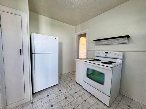 Tiny photo for 2533 Applegate Avenue, Klamath Falls, OR 97601 (MLS # 220217728)