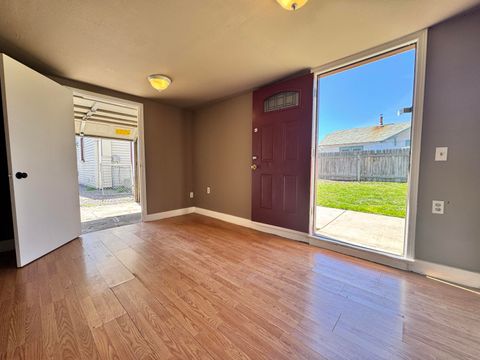 Tiny photo for 2533 Applegate Avenue, Klamath Falls, OR 97601 (MLS # 220217728)