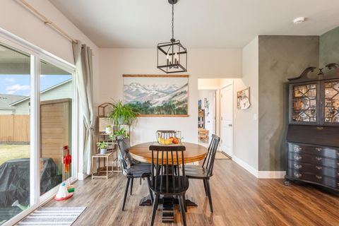 Tiny photo for 3400 NW 11th Court, Redmond, OR 97756 (MLS # 220215574)