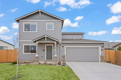 Photo of 3400 NW 11th Court, Redmond, OR 97756 (MLS # 220215574)
