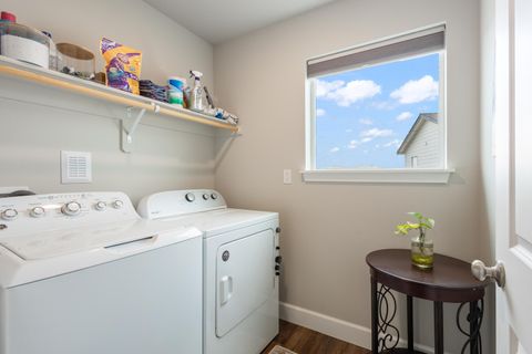 Tiny photo for 3400 NW 11th Court, Redmond, OR 97756 (MLS # 220215574)