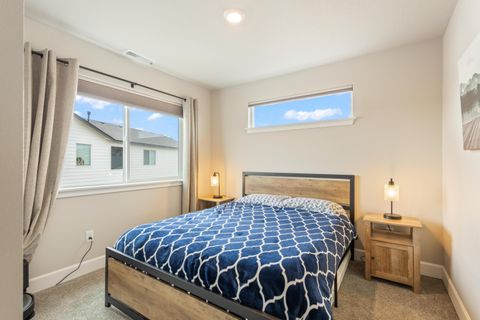 Tiny photo for 3400 NW 11th Court, Redmond, OR 97756 (MLS # 220215574)