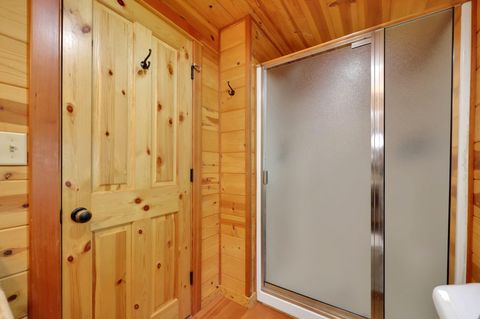 Tiny photo for 56411 McKenzie Highway #6, McKenzie Bridge, OR 97413 (MLS # 220213563)