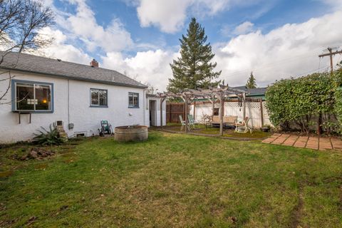 Tiny photo for 1437 NW Hawthorne Avenue, Grants Pass, OR 97526 (MLS # 220215732)