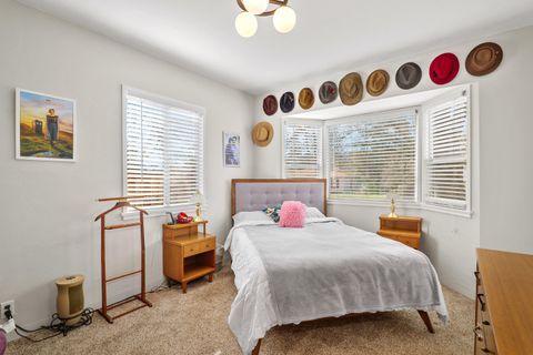 Tiny photo for 1437 NW Hawthorne Avenue, Grants Pass, OR 97526 (MLS # 220215732)