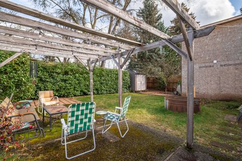 Tiny photo for 1437 NW Hawthorne Avenue, Grants Pass, OR 97526 (MLS # 220215732)