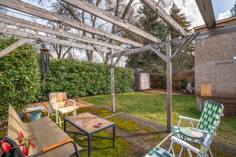 Tiny photo for 1437 NW Hawthorne Avenue, Grants Pass, OR 97526 (MLS # 220215732)