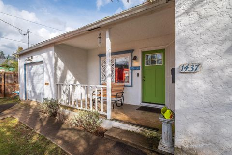 Tiny photo for 1437 NW Hawthorne Avenue, Grants Pass, OR 97526 (MLS # 220215732)
