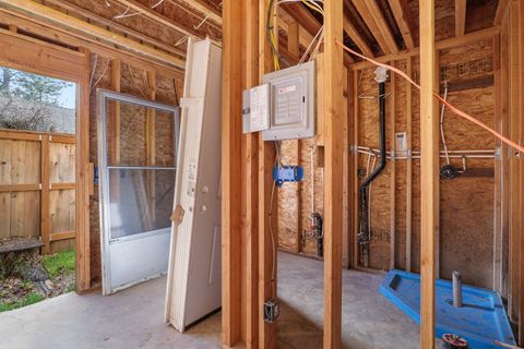 Tiny photo for 1437 NW Hawthorne Avenue, Grants Pass, OR 97526 (MLS # 220215732)