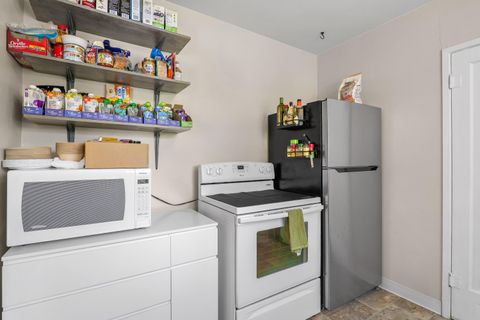 Tiny photo for 1437 NW Hawthorne Avenue, Grants Pass, OR 97526 (MLS # 220215732)