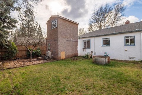 Tiny photo for 1437 NW Hawthorne Avenue, Grants Pass, OR 97526 (MLS # 220215732)