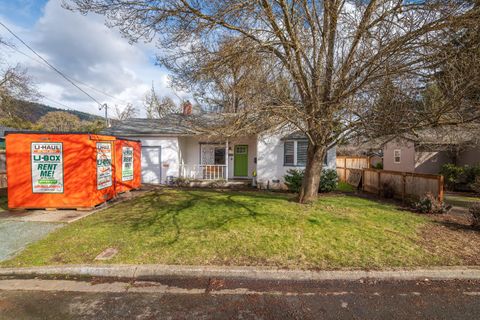 Tiny photo for 1437 NW Hawthorne Avenue, Grants Pass, OR 97526 (MLS # 220215732)