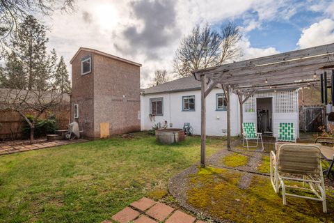 Tiny photo for 1437 NW Hawthorne Avenue, Grants Pass, OR 97526 (MLS # 220215732)