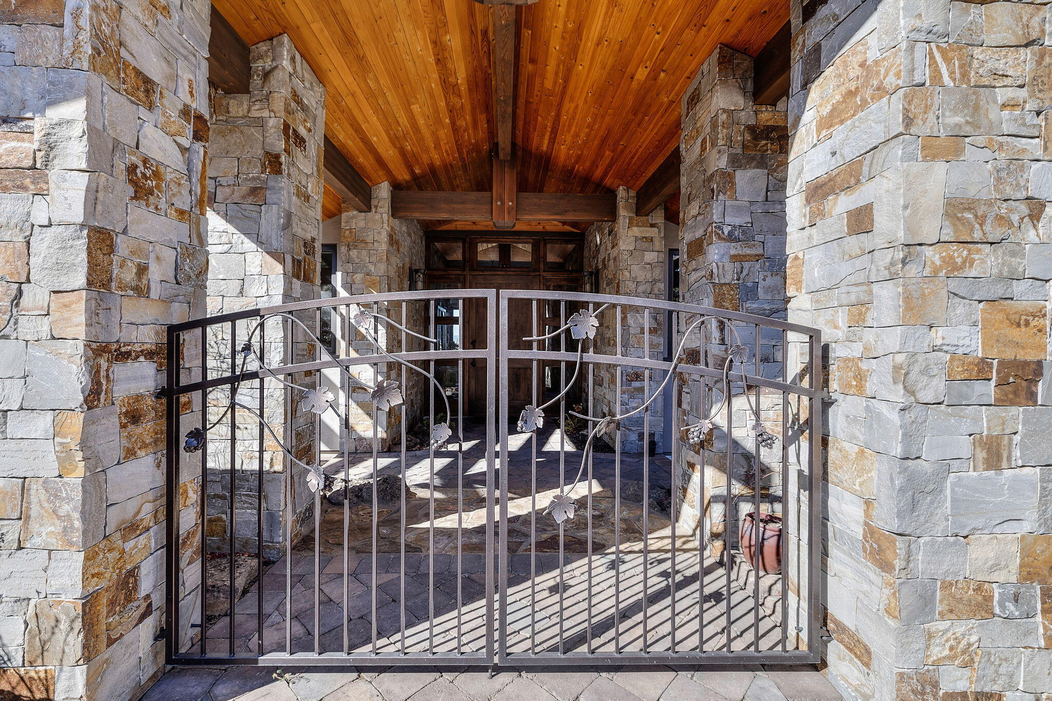 3487 NW Greenleaf Way