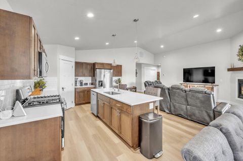 Tiny photo for 51751 Morning Pine Drive, La Pine, OR 97739 (MLS # 220200441)