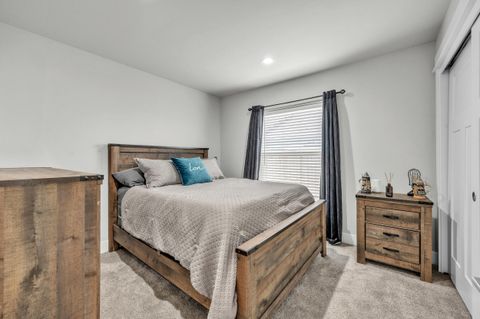 Tiny photo for 51751 Morning Pine Drive, La Pine, OR 97739 (MLS # 220200441)