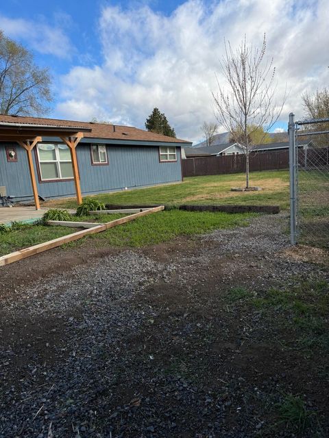 Tiny photo for 4301 Myrtlewood Drive, Klamath Falls, OR 97603 (MLS # 220219471)