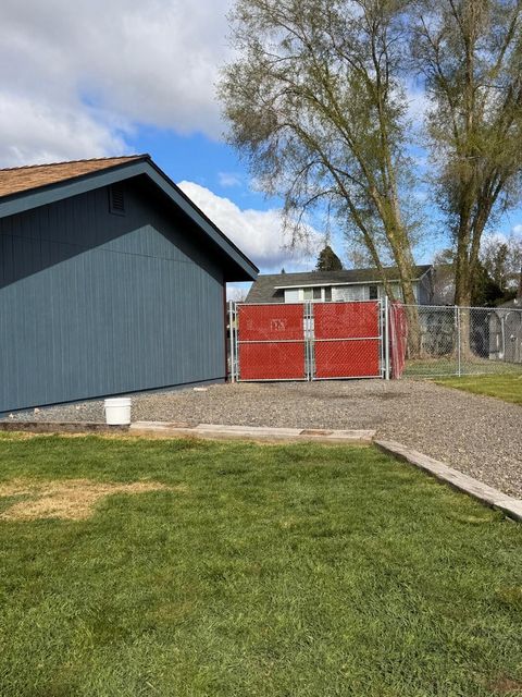 Tiny photo for 4301 Myrtlewood Drive, Klamath Falls, OR 97603 (MLS # 220219471)