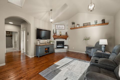 Tiny photo for 60291 Addie Triplett Loop, Bend, OR 97702 (MLS # 220214058)
