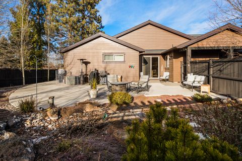 Tiny photo for 60291 Addie Triplett Loop, Bend, OR 97702 (MLS # 220214058)