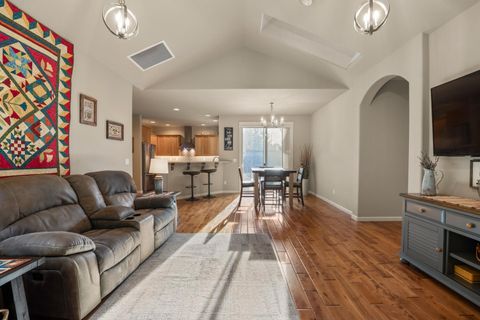 Tiny photo for 60291 Addie Triplett Loop, Bend, OR 97702 (MLS # 220214058)