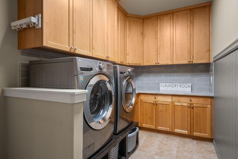 Tiny photo for 60291 Addie Triplett Loop, Bend, OR 97702 (MLS # 220214058)