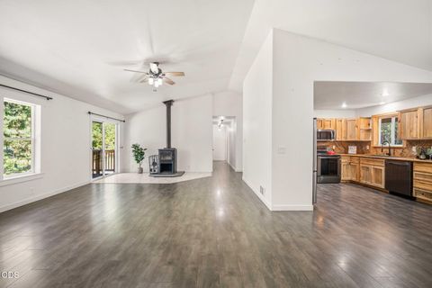 Tiny photo for 52917 Shady Lane, La Pine, OR 97739 (MLS # 220223876)