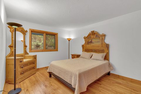 Tiny photo for 17175 Merganser Drive, Bend, OR 97707 (MLS # 220213063)