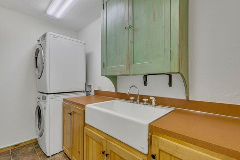 Tiny photo for 17175 Merganser Drive, Bend, OR 97707 (MLS # 220213063)