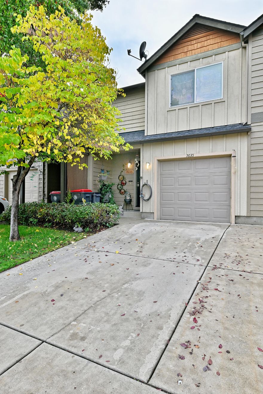 Perfect for First-Time Buyers or Investors!
This charming 3-bedroom, 2.5-bath townhome offers an excellent layout with 1,242 sq. ft. of comfortable living space. Located just 15 minutes from Medford in a quiet neighborhood, it features an open-concept kitchen and living area with a countertop bar—ideal for casual dining or entertaining guests. A convenient half bath on the main level adds extra functionality.
Upstairs, you'll find two nicely sized bedrooms with a shared full bath, plus a spacious primary suite with a private bathroom. Enjoy outdoor living on the fenced back patio, perfect for barbecues or relaxing evenings. An attached garage and all stainless steel kitchen appliances complete this move-in ready home.