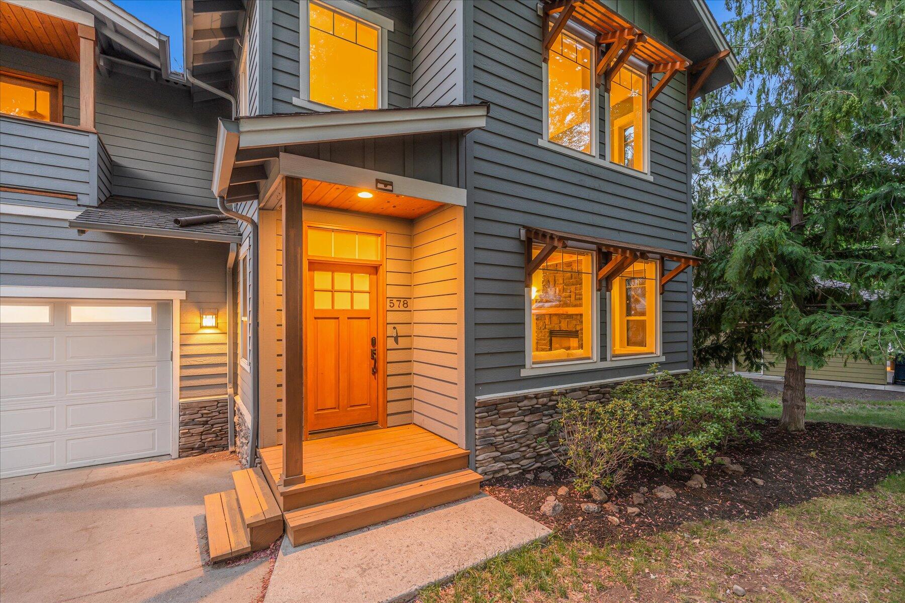 578 NW Greyhawk Avenue