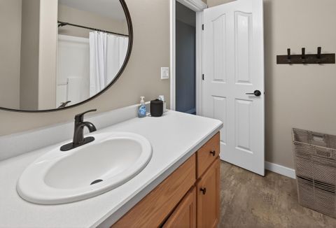 Tiny photo for 4805 NW 57th Street, Redmond, OR 97756 (MLS # 220213223)