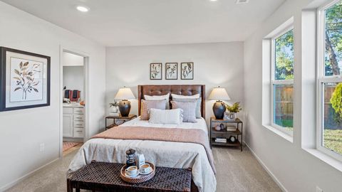 Tiny photo for 230 Darlington Street, Medford, OR 97501 (MLS # 220214366)