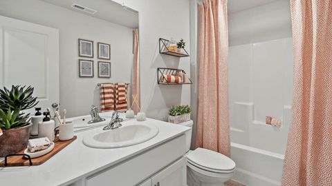 Tiny photo for 230 Darlington Street, Medford, OR 97501 (MLS # 220214366)