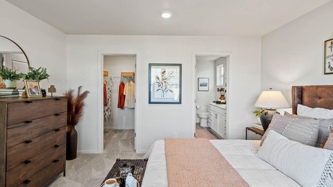 Tiny photo for 230 Darlington Street, Medford, OR 97501 (MLS # 220214366)