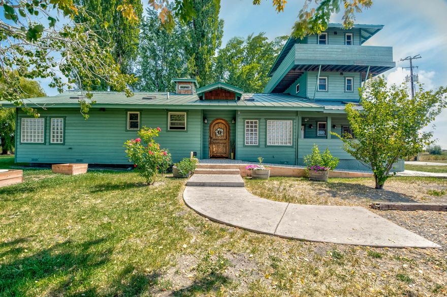 Beautiful Home on the Williamson River! This home features 2478 sq feet with 3 bedrooms and 4.5 baths! In excellent condition and an ideal location for World Class fishing! This waterfront home includes your own private boat launch. Cathedral ceilings all of knotty pine, gas fireplace, Cherry wood floors, and each bedroom features its own full bath, with tile showers. Kitchen features a 6 burner gas range and 3 ovens, Granite countertops. This home also comes complete with a wet bar and a third floor game room with surrounding deck for 360 degree stunning views! There are 2 garages and 2 shop buildings. This property is fenced and cross fenced. Lots of possibilities
here!