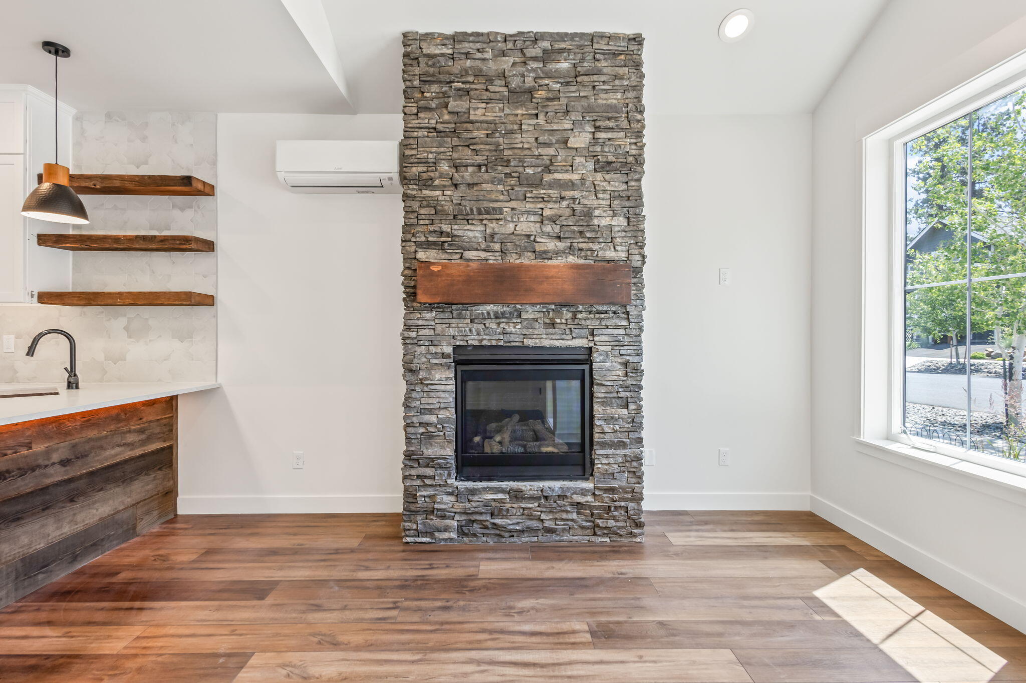 SaddleStone - Residential