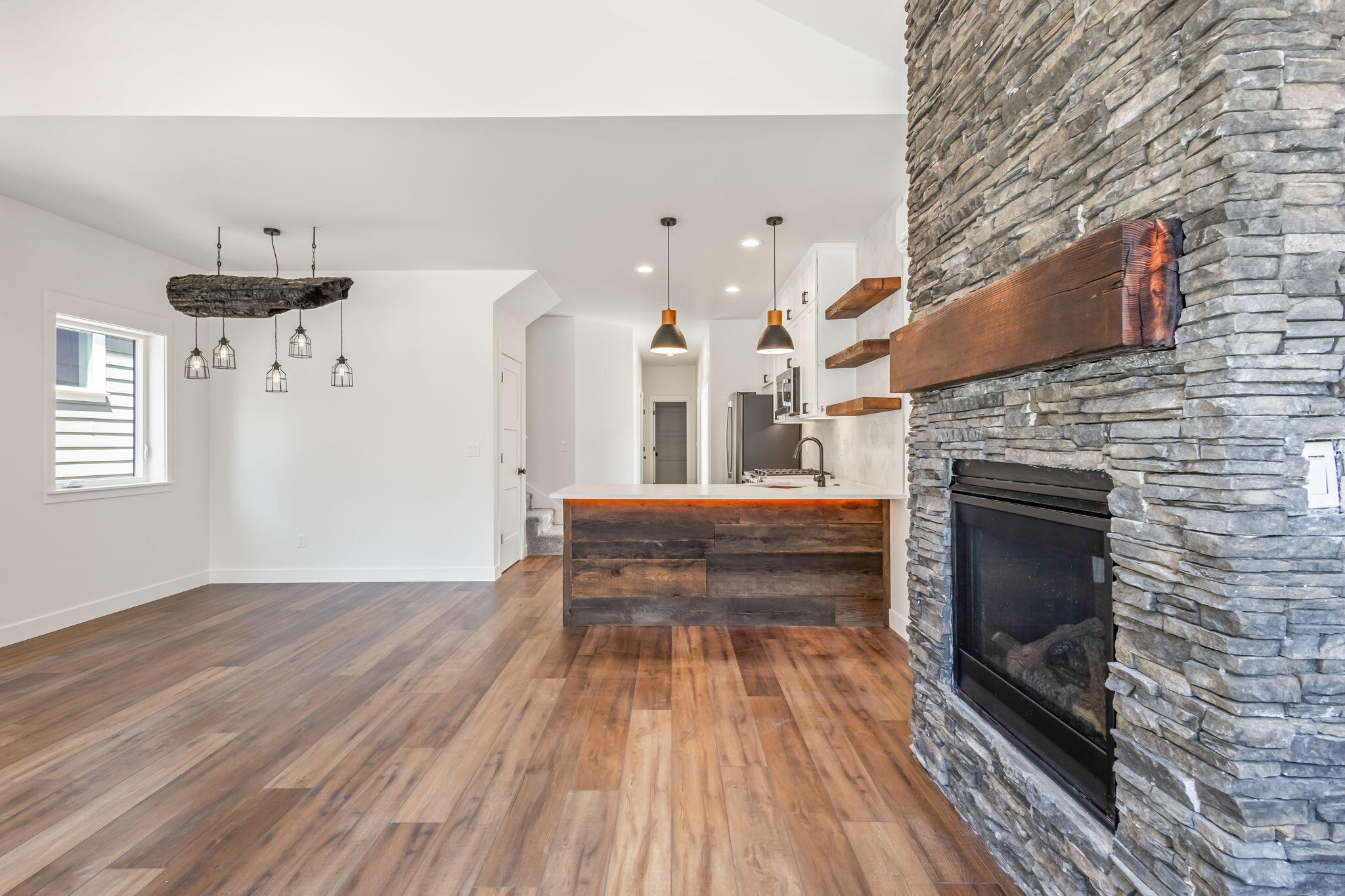 SaddleStone - Residential