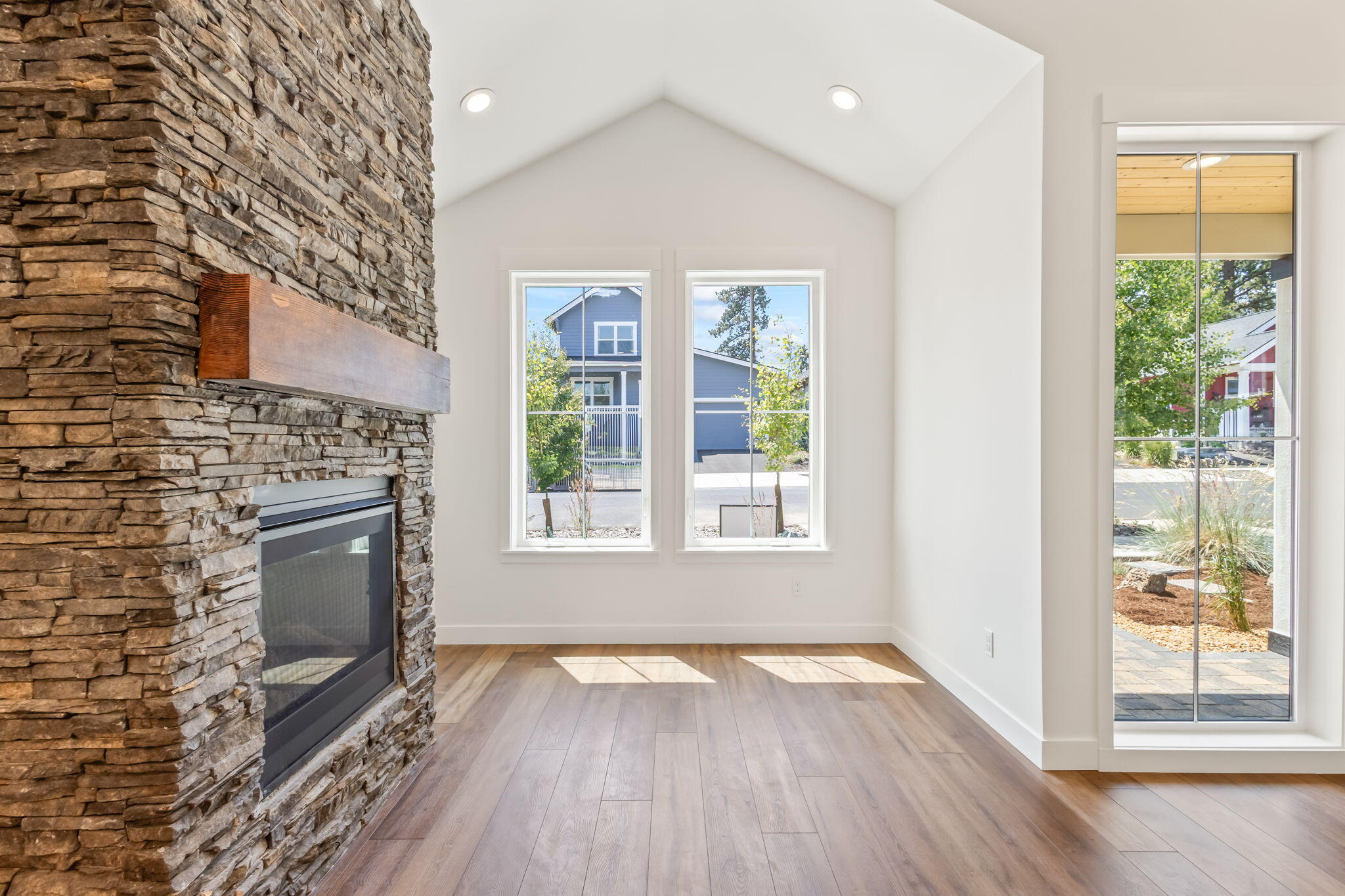 SaddleStone - Residential