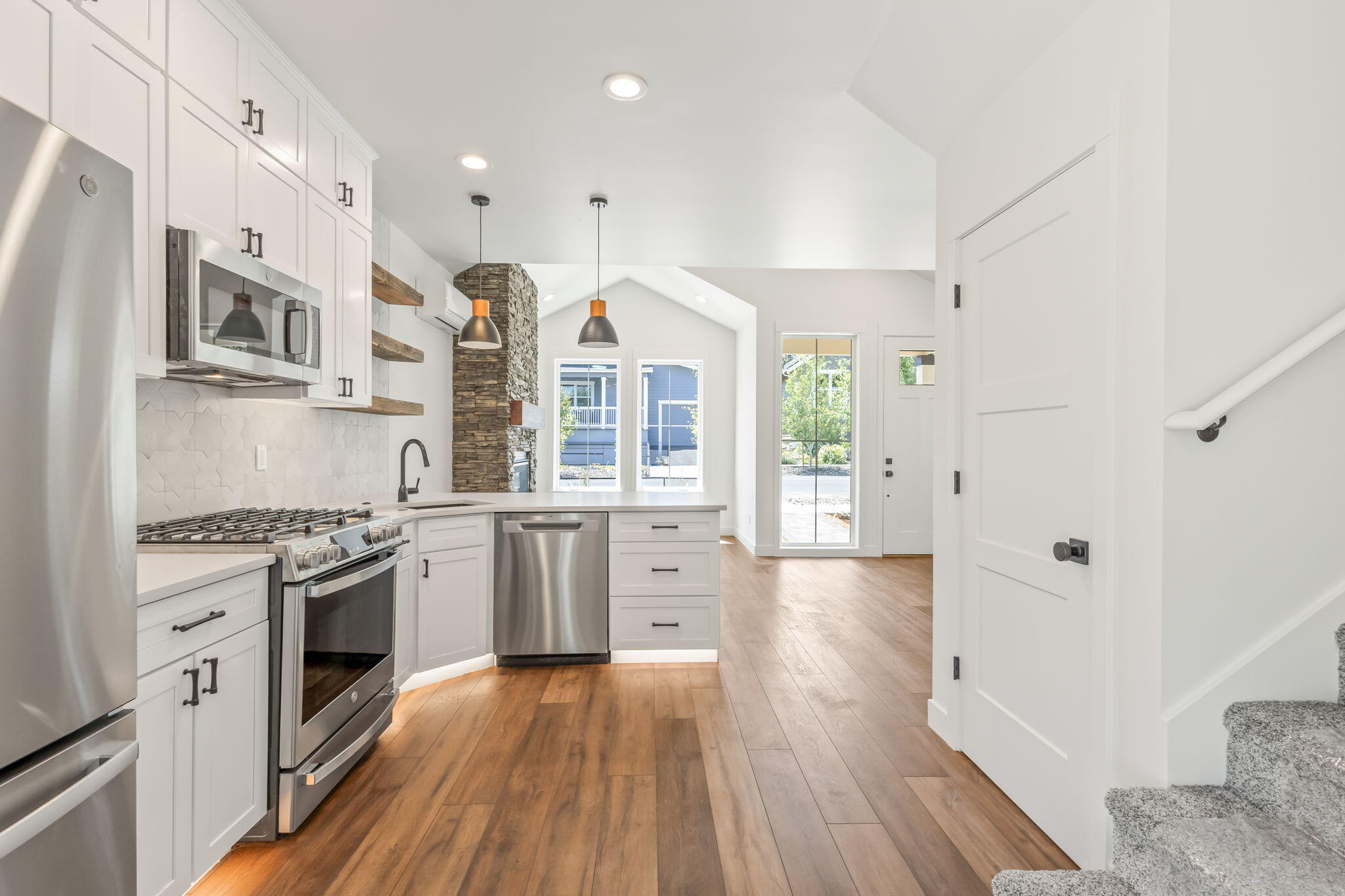 SaddleStone - Residential