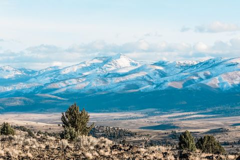 Photo of 311 NE 7th Street, John Day, OR 97845 (MLS # 220214711)