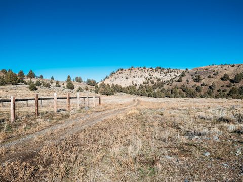 Tiny photo for 311 NE 7th Street, John Day, OR 97845 (MLS # 220214711)