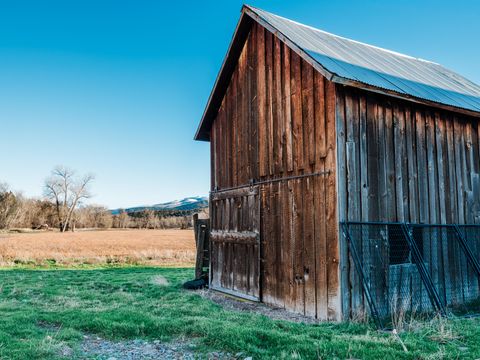 Tiny photo for 311 NE 7th Street, John Day, OR 97845 (MLS # 220214711)