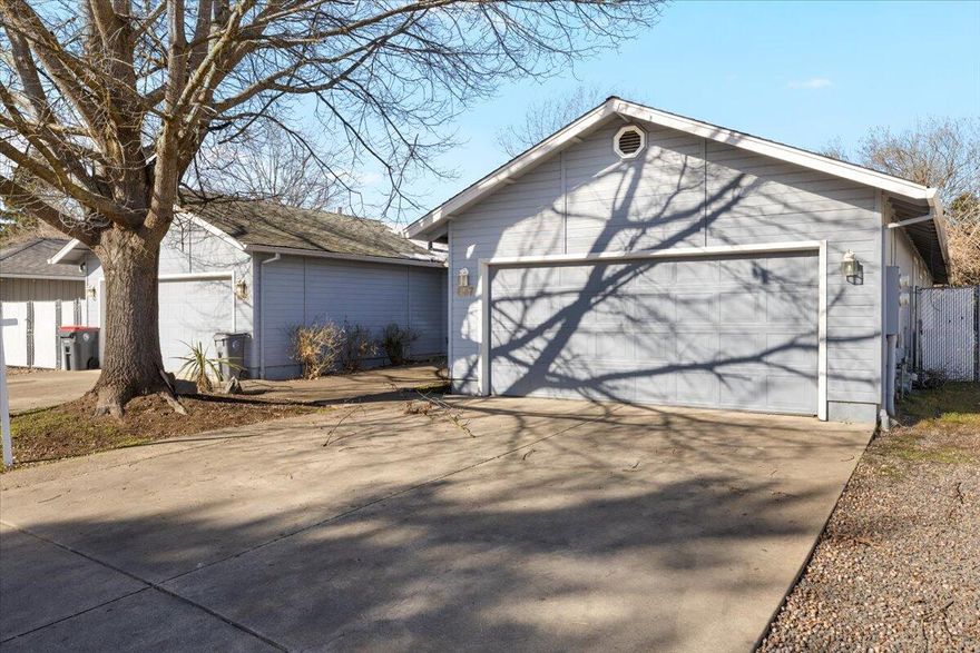 This 3 bedroom 2 bathroom home has new flooring and paint throughout, A fully fenced backyard and a 2 car garage. Split floor plan and a large primary bedroom with access to the back patio offers a nice retreat. You will enjoy this great home in desirable Central Point.